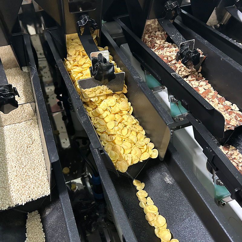 पक्षी फ़ूड प्रीफैब्रिकेटेड बैग पैकिंग मशीन कुत्ते का भोजन बिल्ली का भोजन पैकेजिंग मशीन बहुक्रियाशील ग्रेन्यूल पैकेजिंग उपकरण मल्टीहेड वेजर मशीन