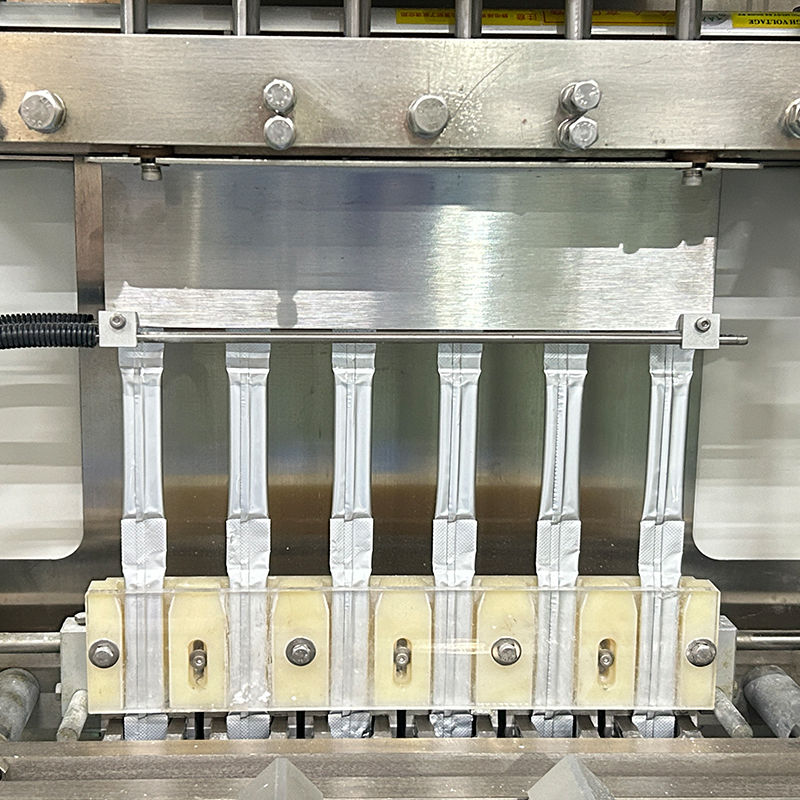 ऑटो मल्टी लेन सैकेट पैकिंग मल्टी लेन ट्रैक केचप तरल सैकेट पैकिंग मशीन मल्टी लेन हनी सैकेट पैकिंग मशीन