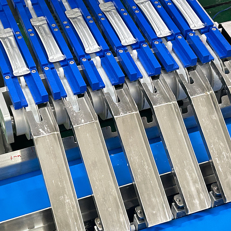 ऑटो मल्टी लेन सैकेट पैकिंग मल्टी लेन ट्रैक केचप तरल सैकेट पैकिंग मशीन मल्टी लेन हनी सैकेट पैकिंग मशीन