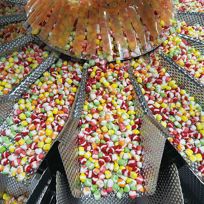 200 ग्राम 500 ग्राम दानेदार पैकिंग मशीन पूर्ण स्वचालित VFFS वजन सील पाउच बैग पैकेजिंग कैंडी स्नैक नाइट्रोजन पैकिंग मशीन