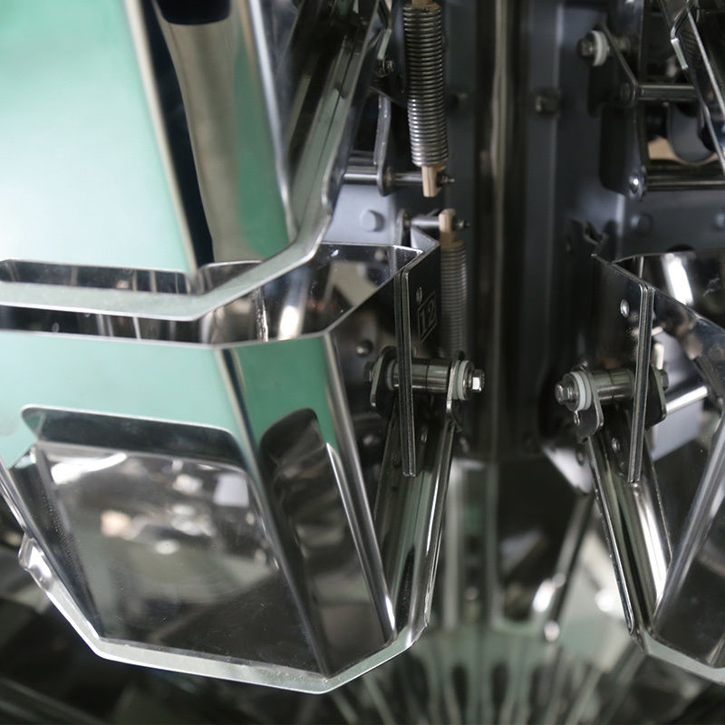 पूरी तरह से स्वचालित उच्च गति नाइट्रोजन ऊर्ध्वाधर रूप भरने सील बैग स्नैक खाद्य वजन puffs खाद्य गोली पैकिंग मशीन