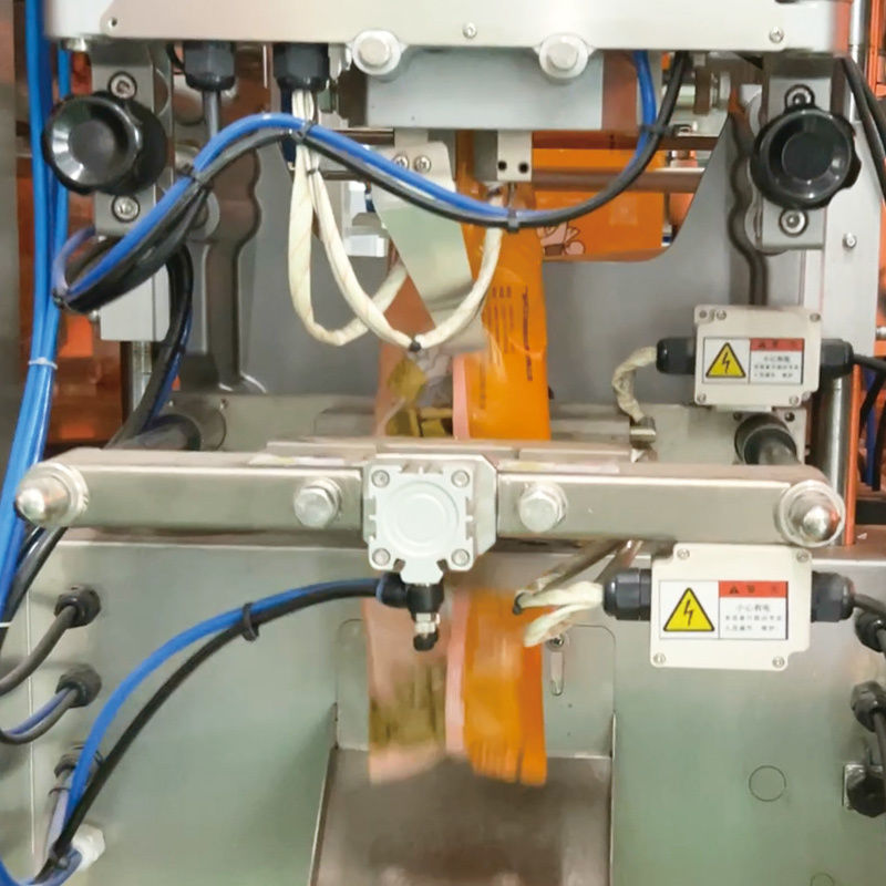 उच्च गुणवत्ता वाली ऊर्ध्वाधर स्वचालित मात्रात्मक कण खाद्य पदार्थ सीलिंग भरने पैकिंग VFFS वजन और पैकेजिंग मशीन