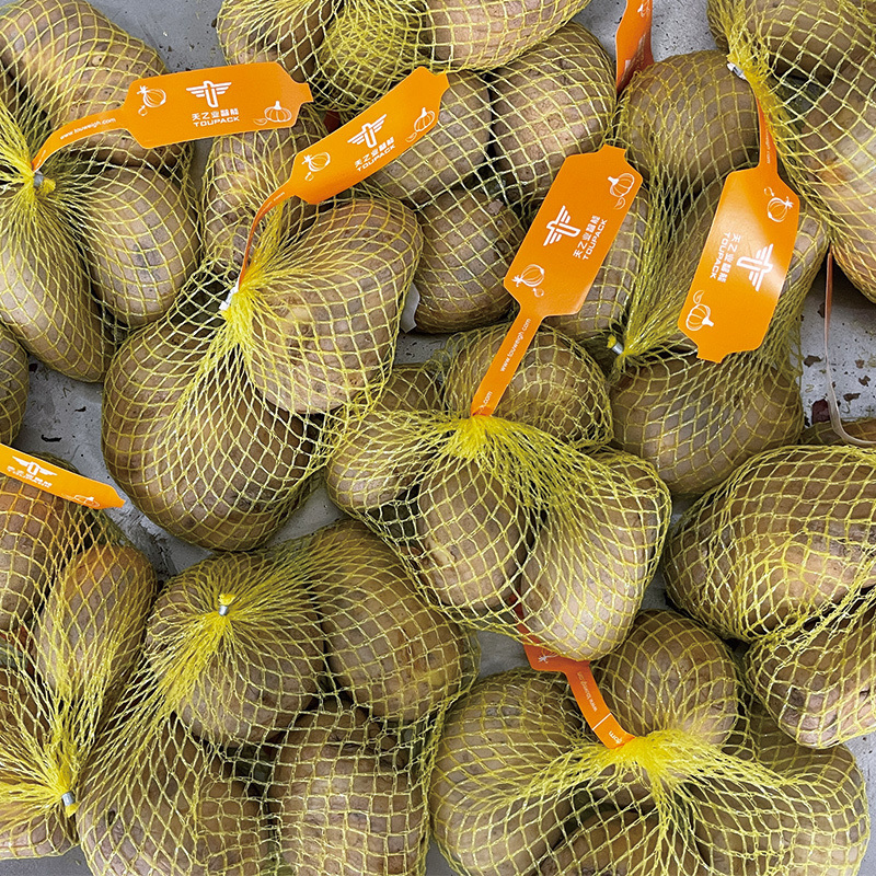 सब्जियों, आलू, संतरे और फलों के लिए पूर्ण स्वचालित नेट बैग मेश बैग पैकिंग और वजन मशीन