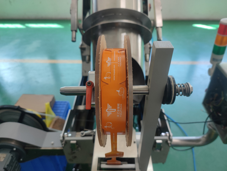 सब्जियों, फलों, अदरक, आलू, खट्टे फलों की पैकिंग के लिए स्वचालित नेट बैग पैकिंग मशीन वजन रेंज 3g-5000g